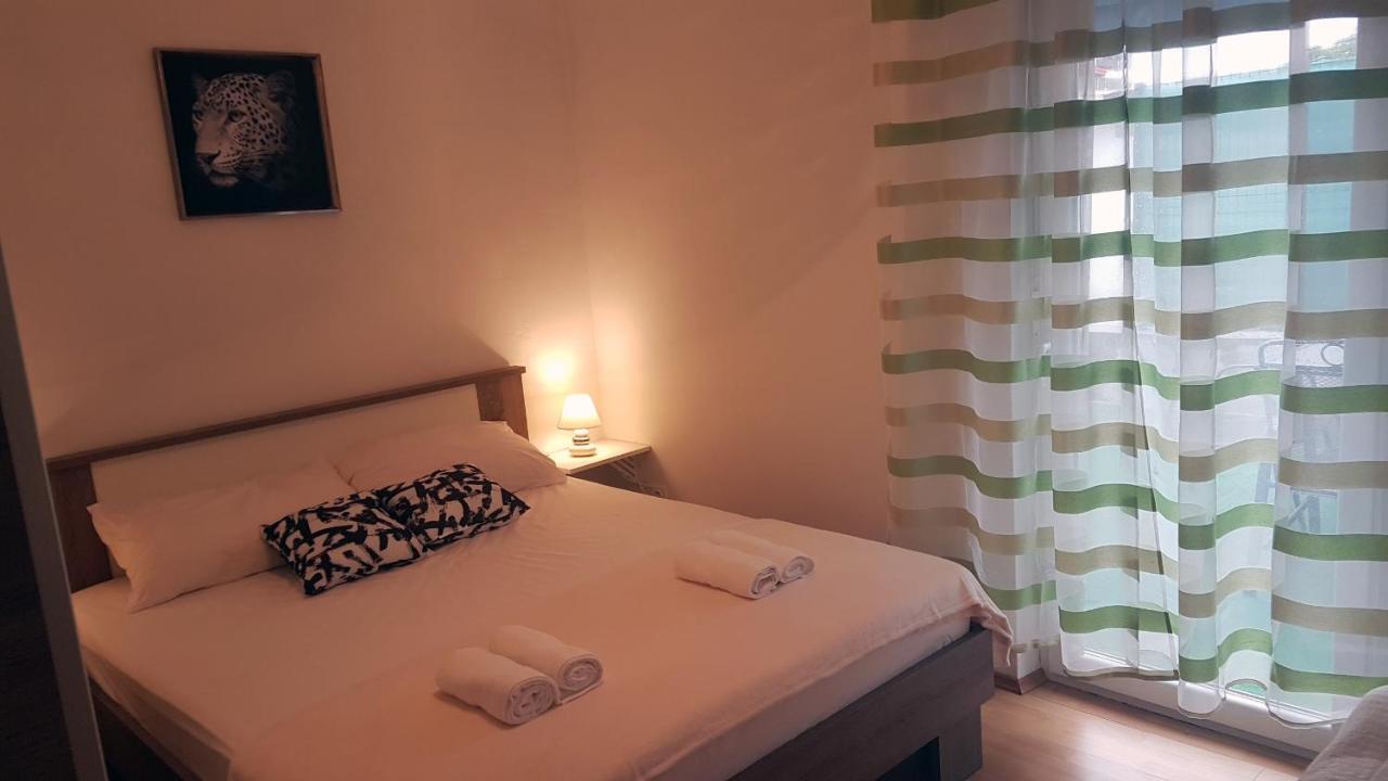 Apartmani Ab Pirovac Kültér fotó