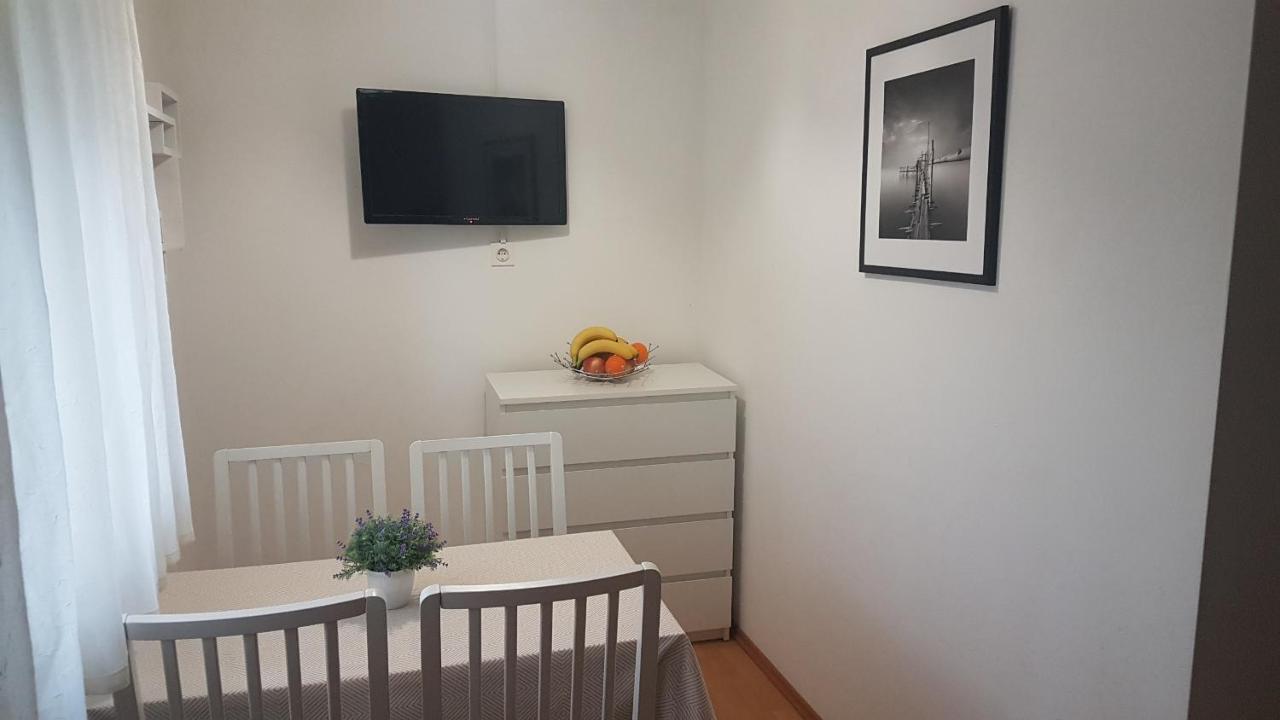 Apartmani Ab Pirovac Kültér fotó