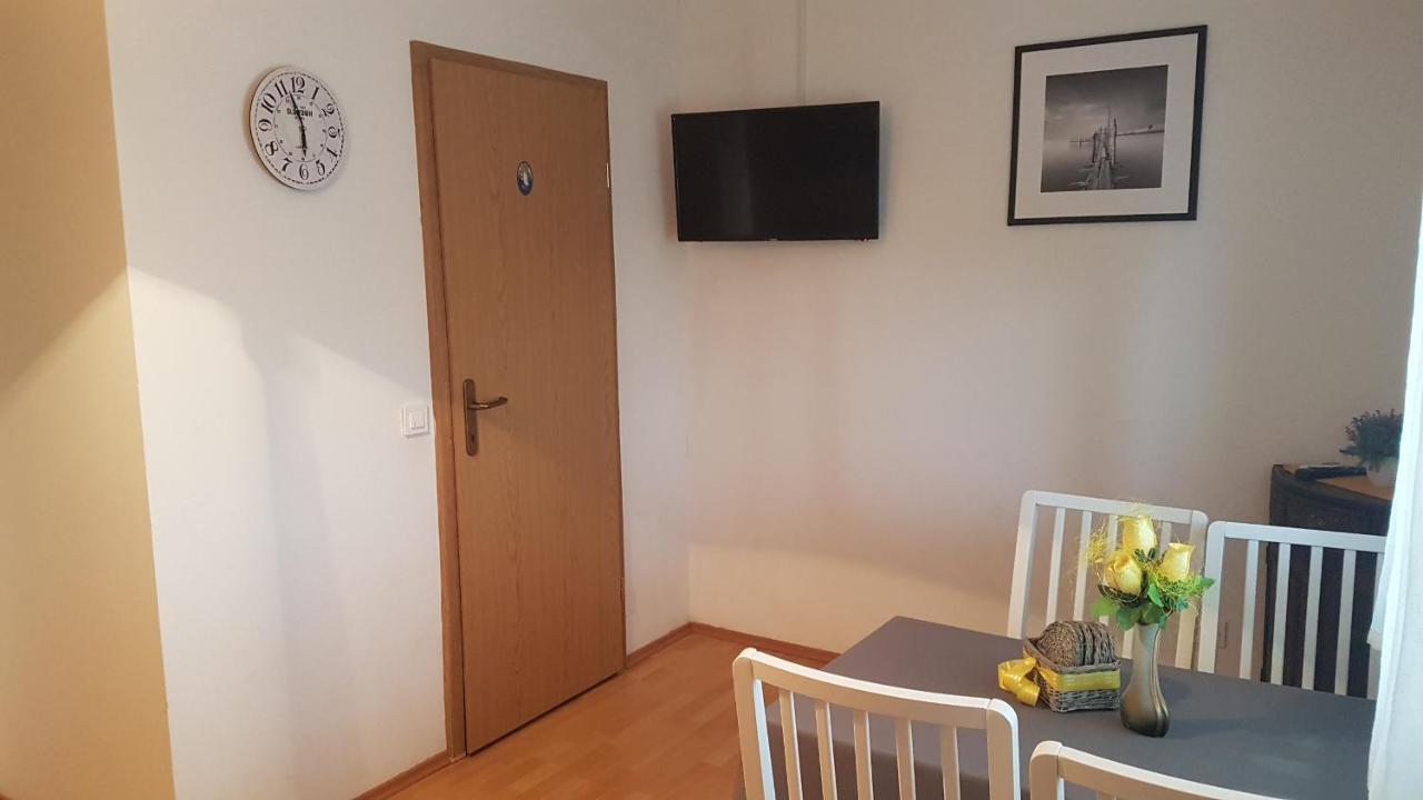 Apartmani Ab Pirovac Kültér fotó
