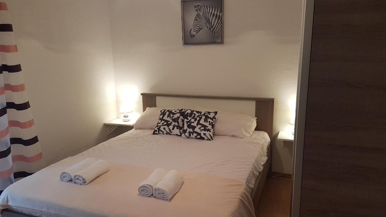 Apartmani Ab Pirovac Kültér fotó
