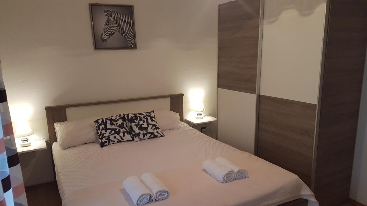 Apartmani Ab Pirovac Kültér fotó