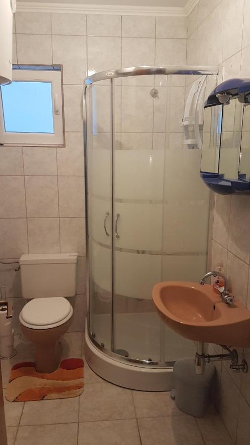 Apartmani Ab Pirovac Kültér fotó