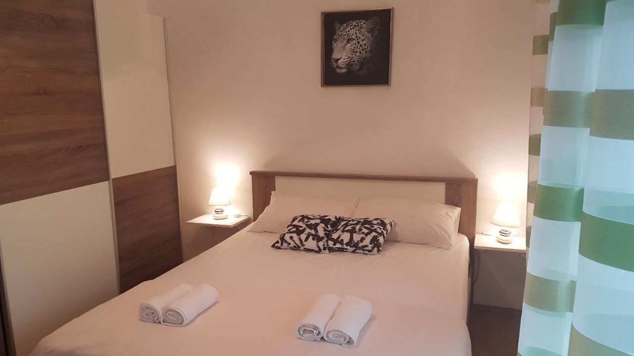 Apartmani Ab Pirovac Kültér fotó