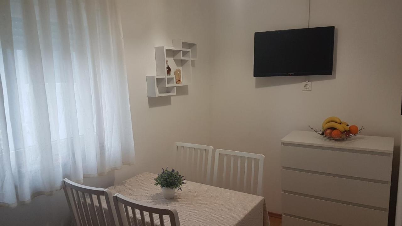 Apartmani Ab Pirovac Kültér fotó