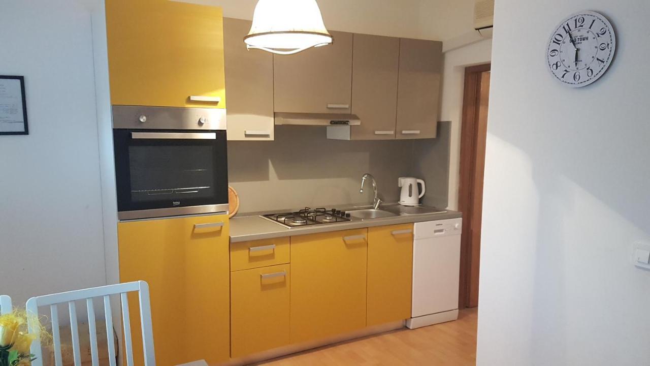 Apartmani Ab Pirovac Kültér fotó